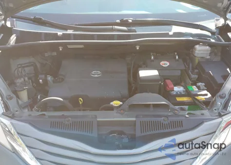 2013 Toyota Sienna Xle 7 Passenger z USA, uszkodzony, nr VIN 5TDDK3DC5DS057055